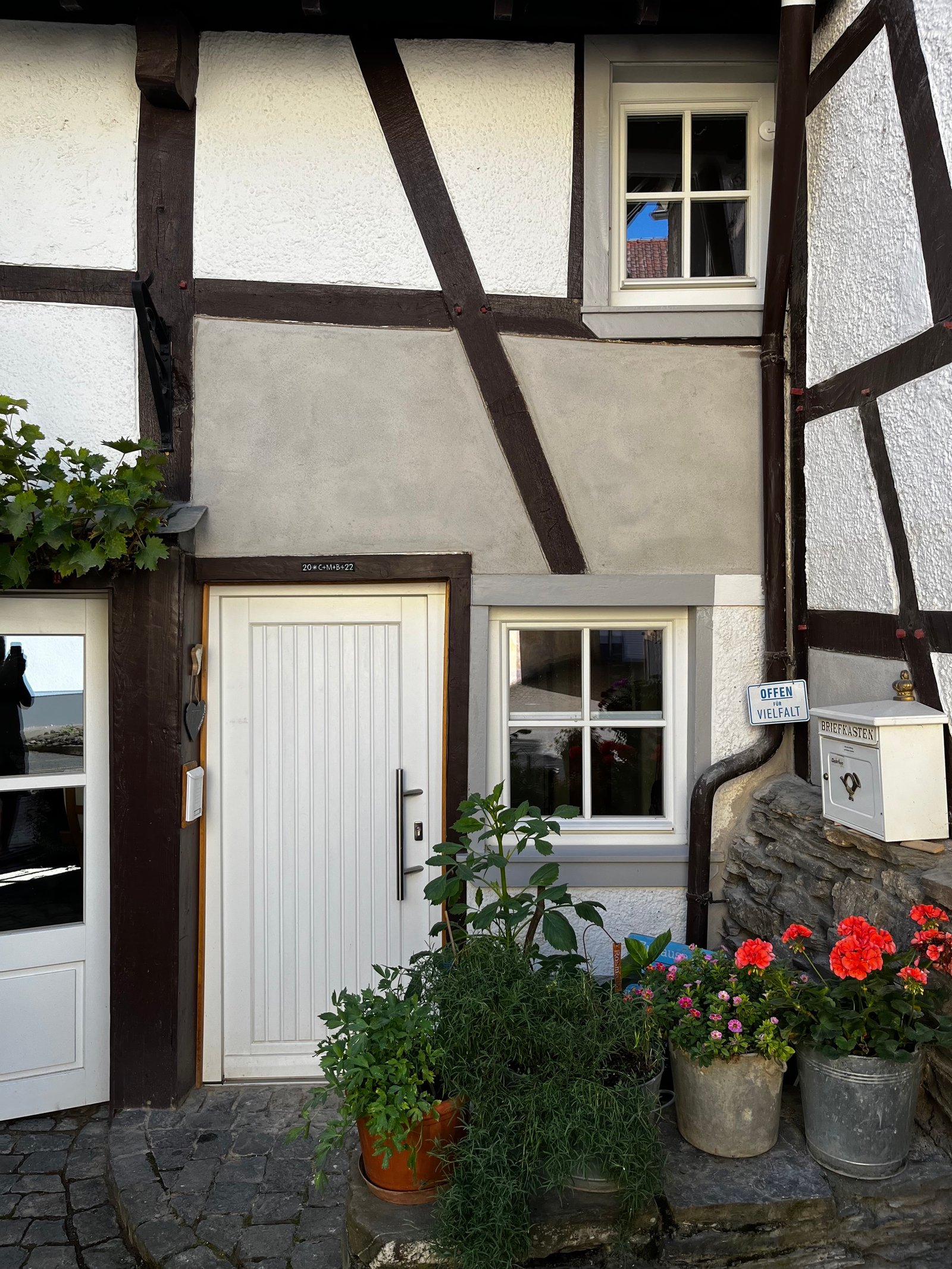 Zweigeschossiges saniertes Fachwerkhaus Ahrtal, vollständig restaurierte Fassade