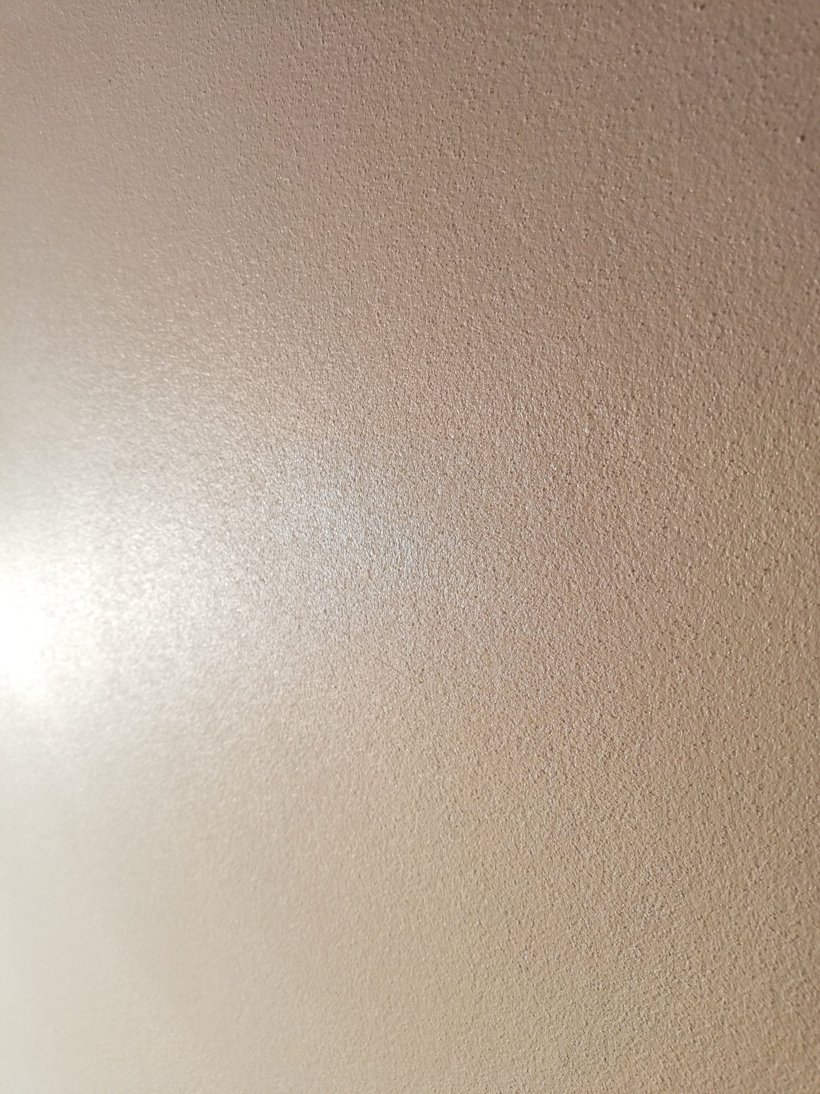 Glatter Kalkputz mit Perlglanzoberfläche, heller Cremeton, diffuse Lichtreflexion