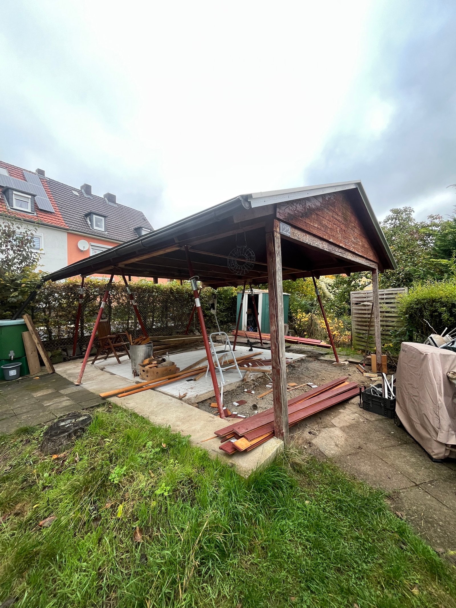 Bodenplatte und Fundament Gartenhaus-Neubau, Armierungsstahl und Schalungsbretter